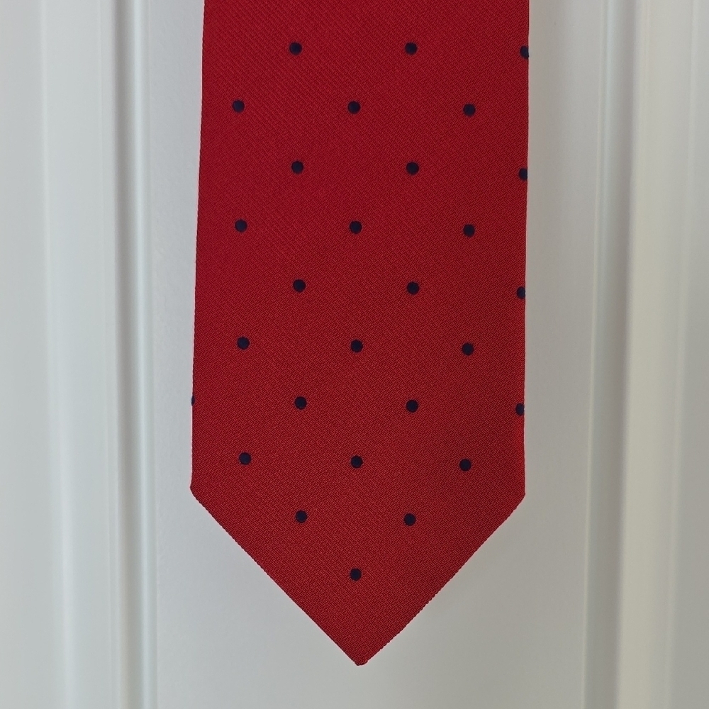 Brooks Brothers Red with Blue Dots Mens Silk Tie.  3.25" x 58"   NWT